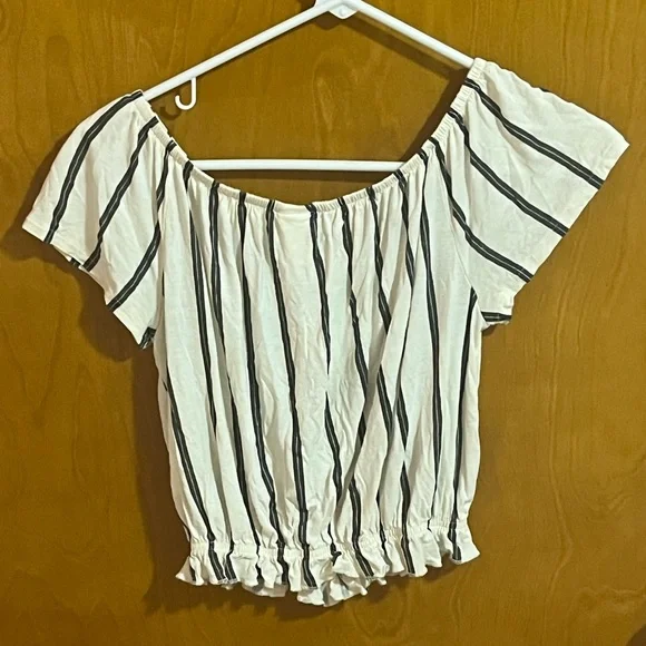 H&M striped Crop Top. Women’s size XS. - Picture 7 of 11